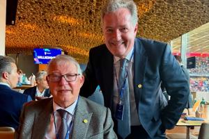 摩根欧冠决赛遇弗格森：俱乐部是对手，但我认为他是教练界的