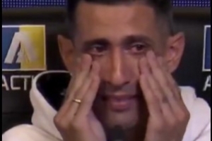 开云移动端-泪流满面❗37岁迪马利亚回归儿时母队罗萨里奥，发布会上泪流满面