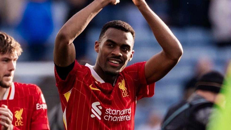 😁官方：利物浦中场赫拉芬贝赫当选本赛季英超最佳年轻球员