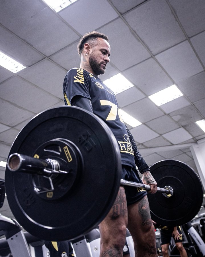 开云移动端-桑托斯社媒晒内马尔训练照，球员回归以来12场3球3助&amp;续约至年底